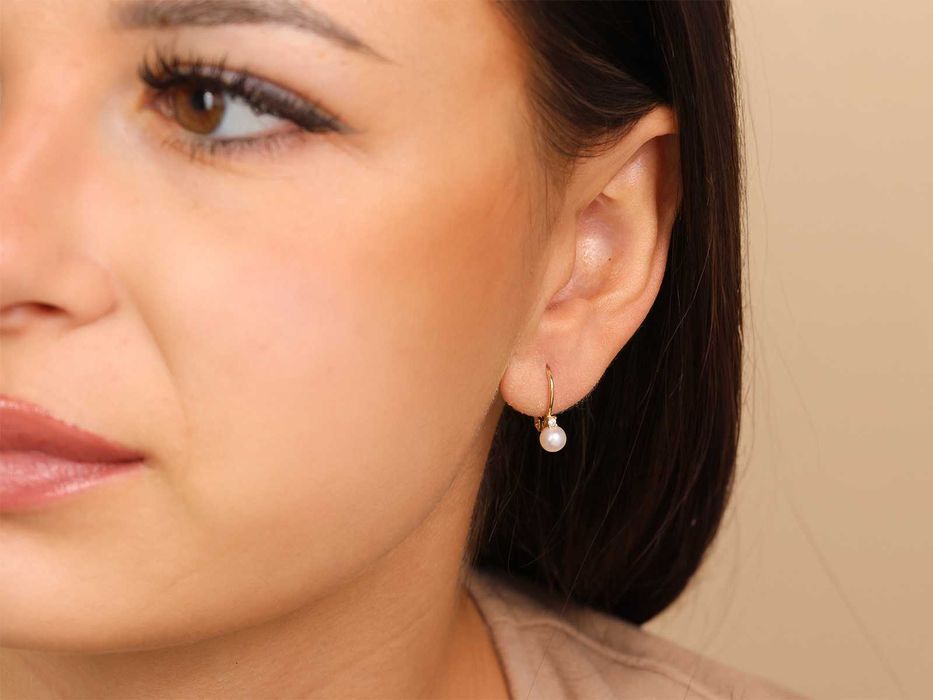 Złote kolczyki z perłą pr585