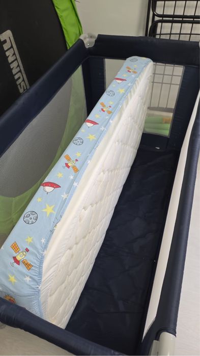 Cama de viagem como novo com colchao ortopedico