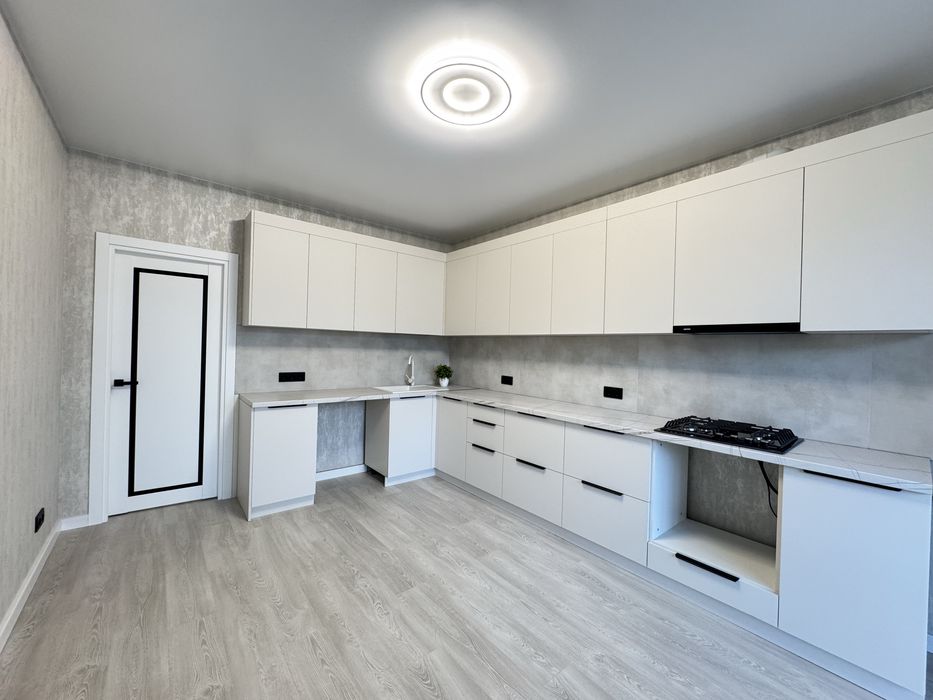 Продаж 1к квартири з ремонтом на  Озерній