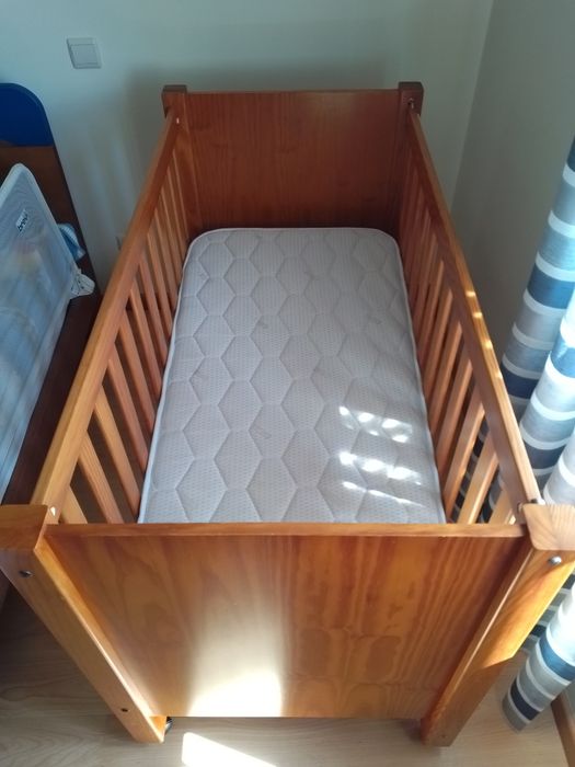 Vendo cama e colchão bebé/criança novo em bom estado