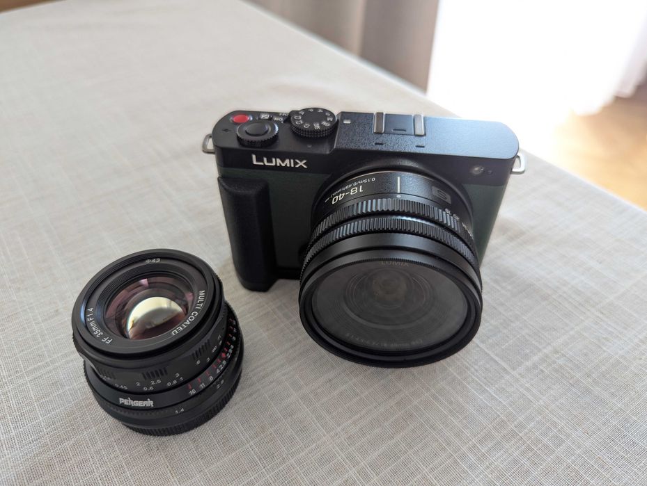 Panasonic Lumix S9 + Lumix 18-40mm + Pergear 35mm f/1.4 + SmallRig 4517