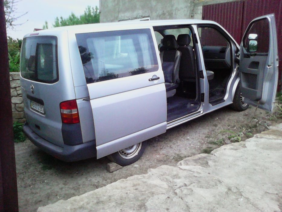 Бус VW T5  продаж.