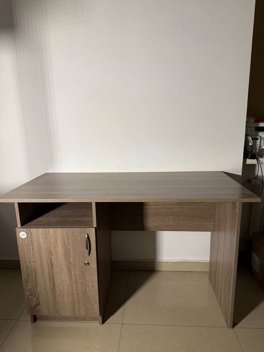 Письмовий стіл з тумбою
