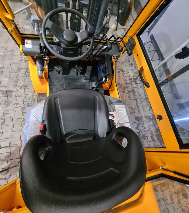 Nowy wózek widłowy FD25 2,5 tony diesel kabina + UDT