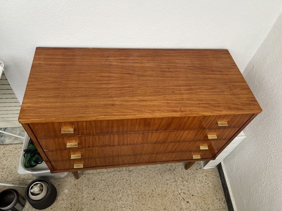 Cómoda vintage em madeira – 4 gavetas – bom estado