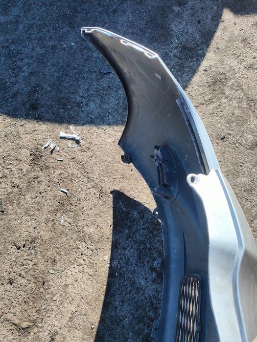 Toyota Yaris 2 II zderzak przód srebrny 1E7