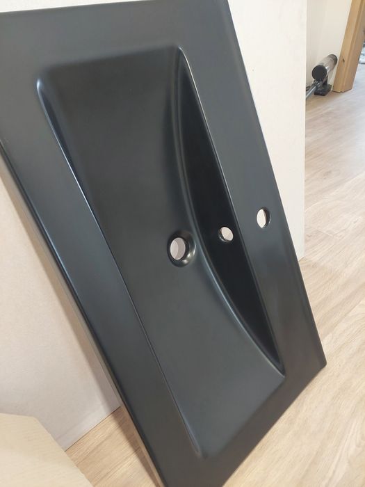 Czarna umywalka 80cm