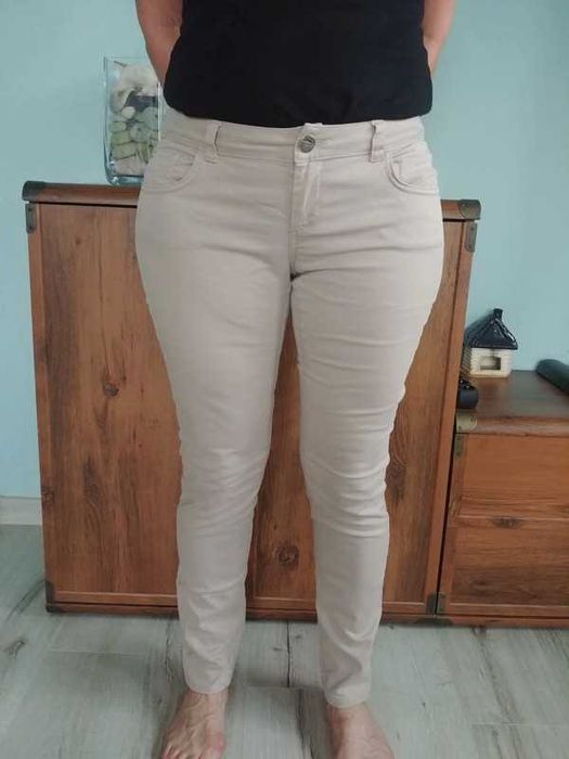 Spodnie beżowe Motivi