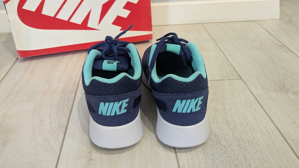 Продаю нові жіночі кросівки Nike Kaishi