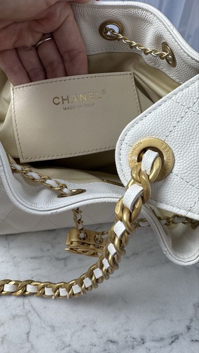 Сумка chanel hobo белого цвета