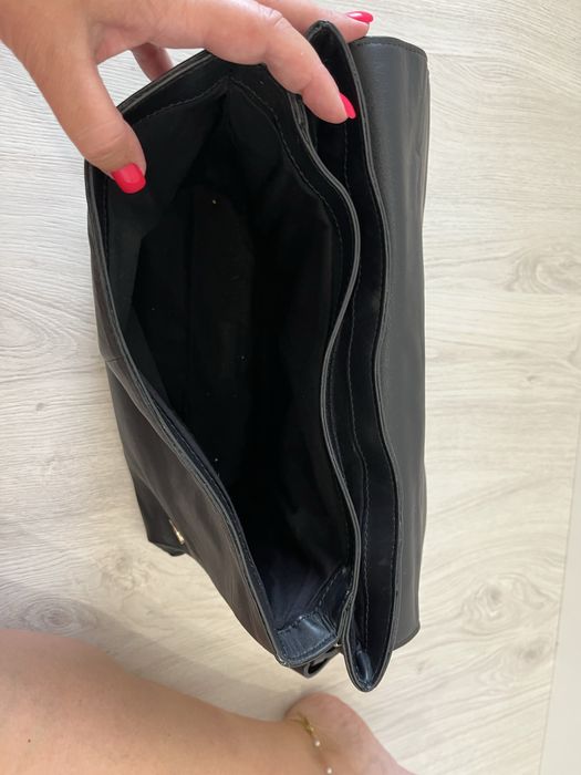 Mala tiracolo preta em pela, Zara