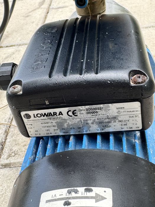 Bomba trifasica com pressocontrole