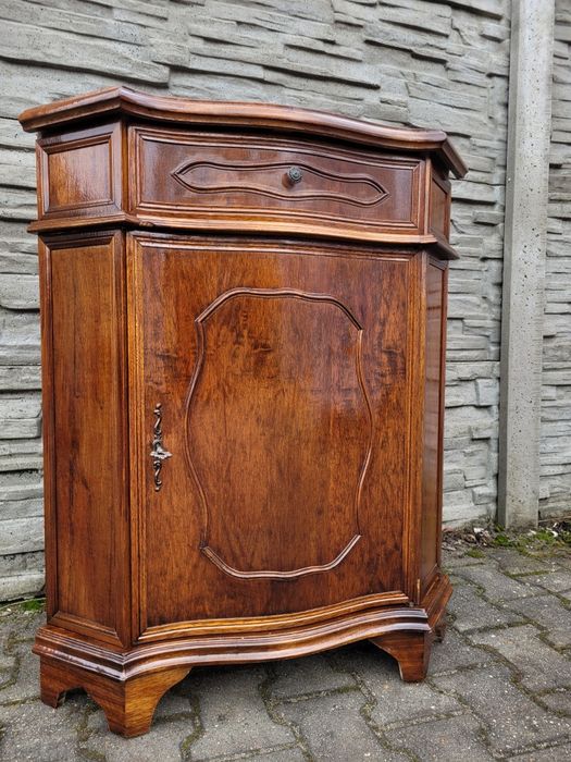 Efektowna komoda narożna.