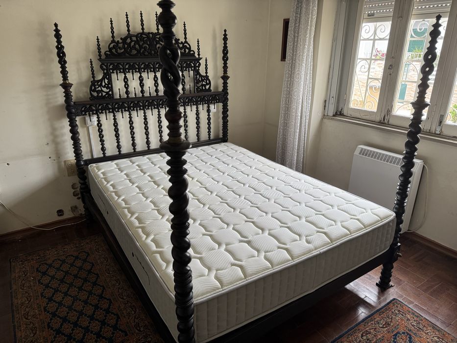 Cama, cómoda e roupeiro