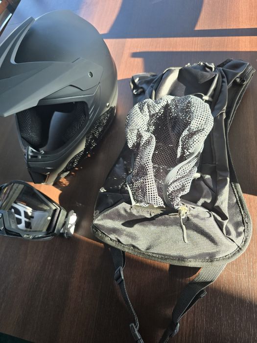 Kask na hulajnoge, crossa, rower z torbą na kask