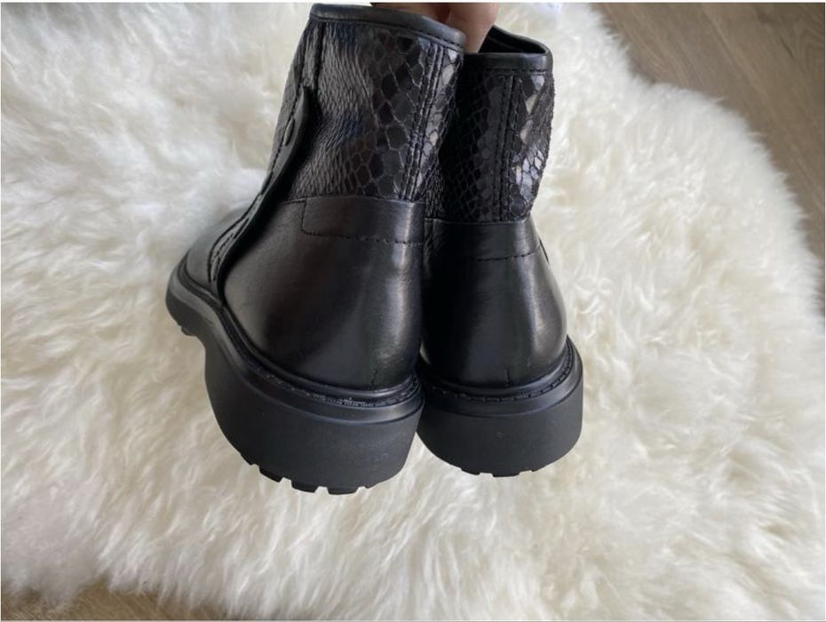 Класні шкіряні черевики Geox