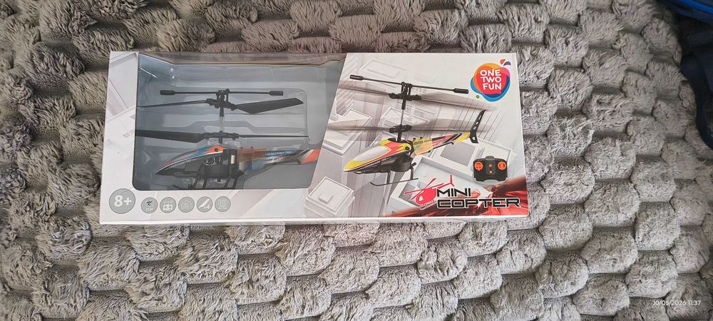 Helicopter with Remote Control478678628917596160