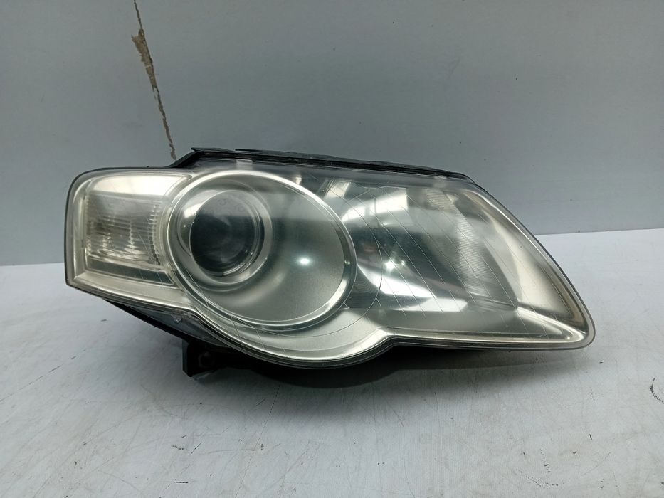 Ótica / farol direita VOLKSWAGEN Passat Variant (3C5)