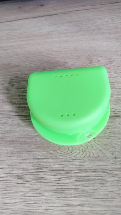 Pojemnik pudełko dzieci  aparat ortodontyczny