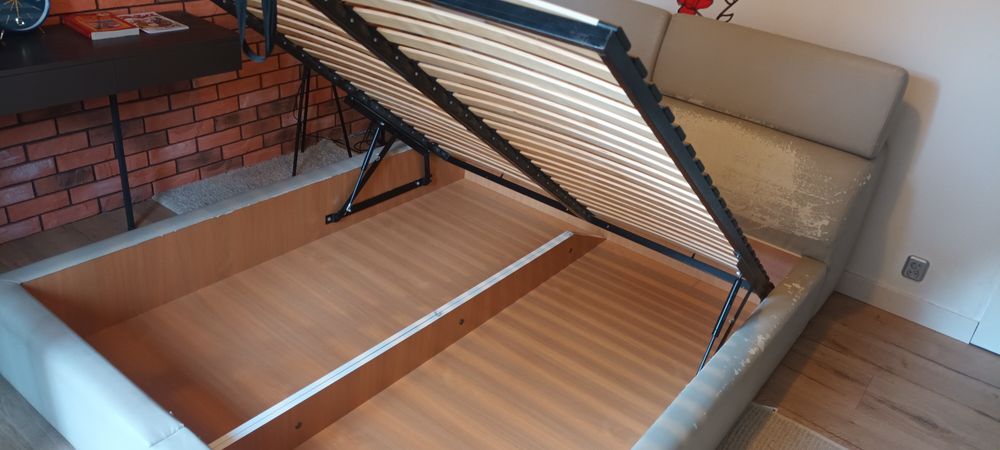 Łóżko z pojemnikiem 160 regulowane zagłówki.