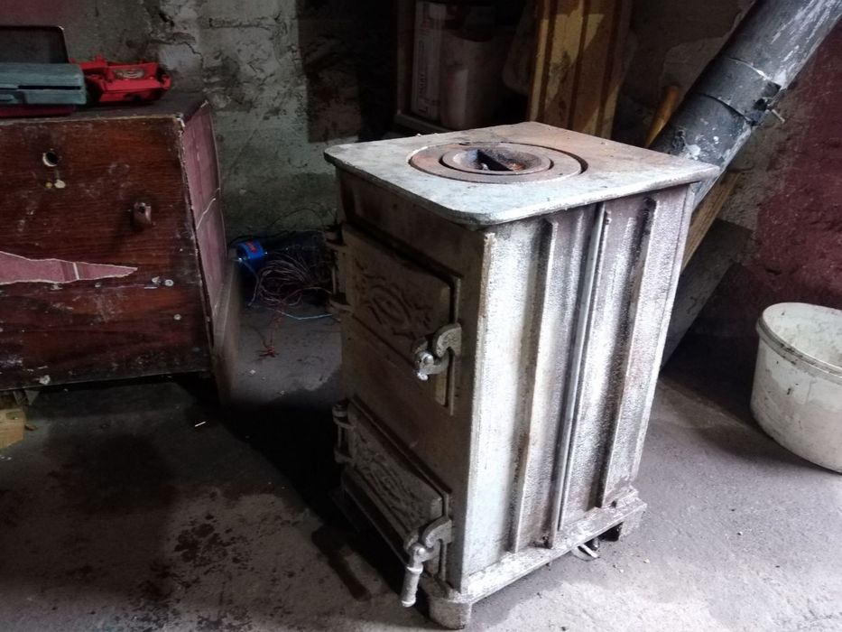 Продаю заводськую чугуную  буржуйку б/у