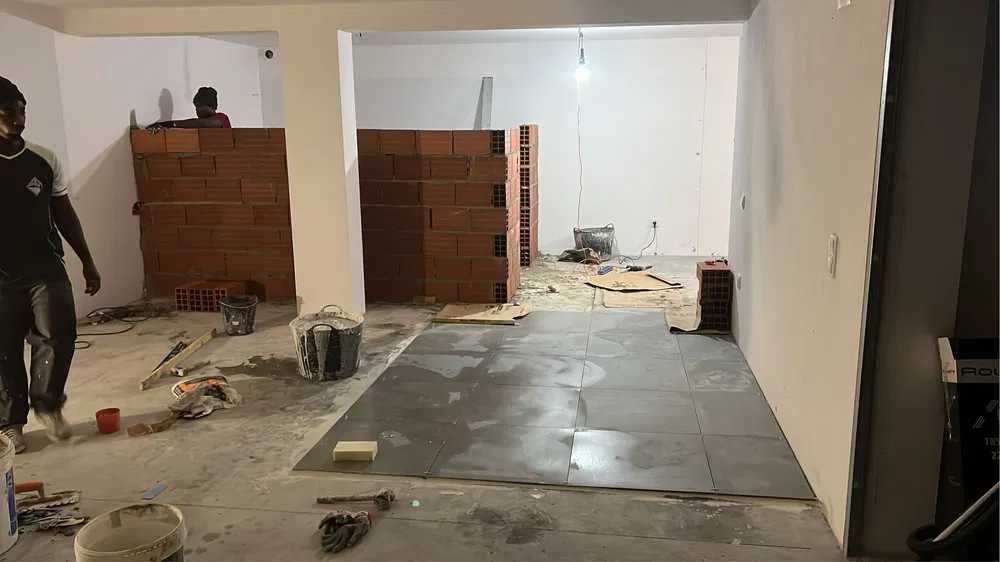 Ladrilhos e Azulejos, Casas de Banho e Cozinha...