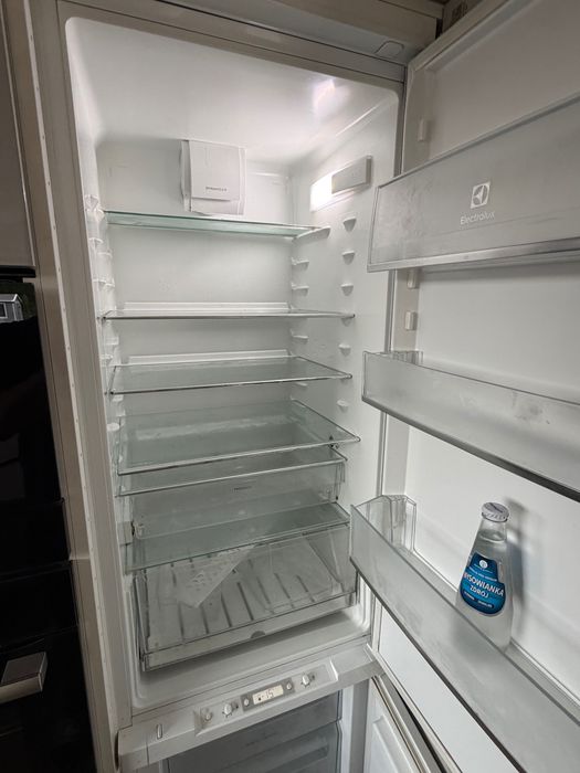 Lodówka do zabudowy Electrolux ENN3153AOW
