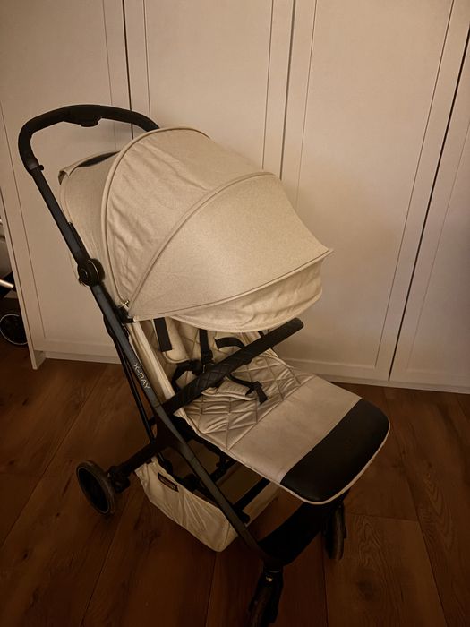 Future Design wozek x-ray spacerowka samolotowa