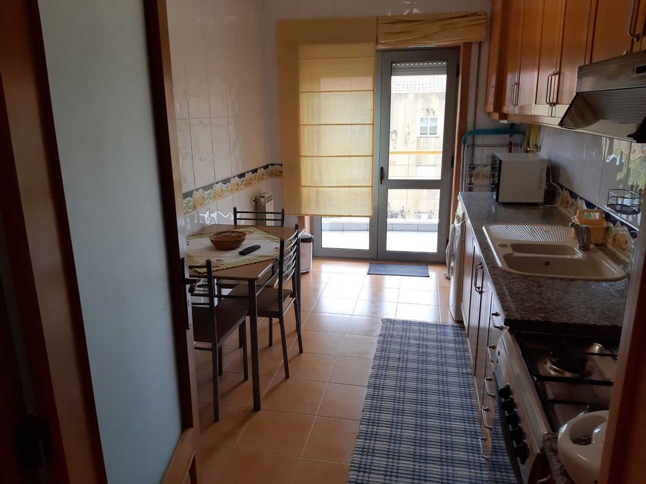 quarto c/ casa banho privada para arrendar a estudantes em Aveiro