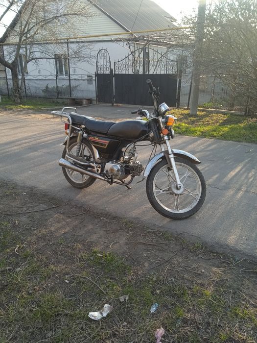 Мопед на полном ходу