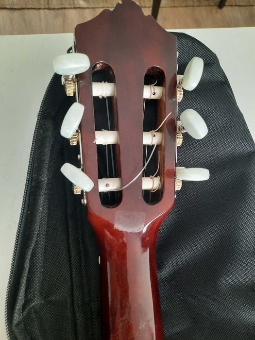 Guitarra tamanho 1/2 para crianca