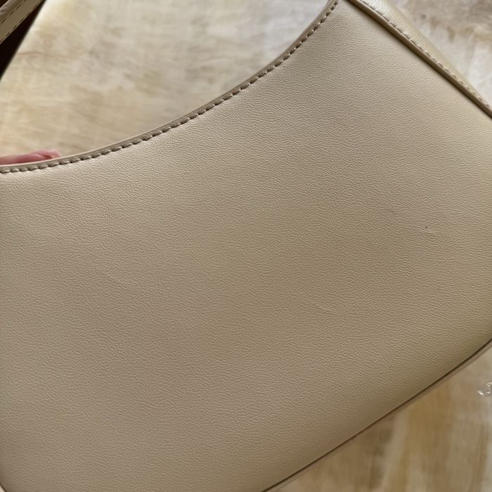 Бежева шкіряна сумка Patricia Pepe