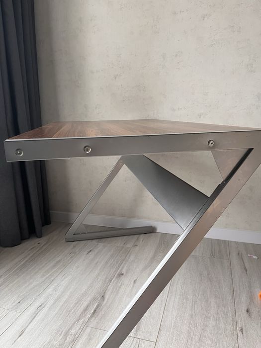 Стіл письмовий