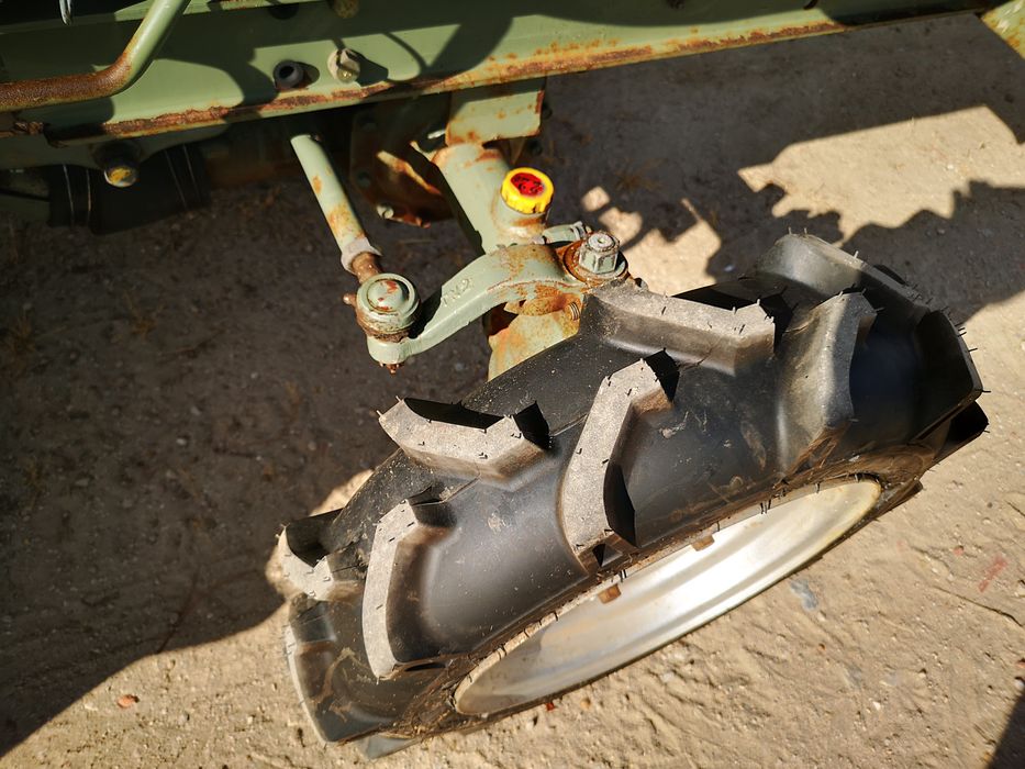 Trator Yanmar 4x4 com alfaias