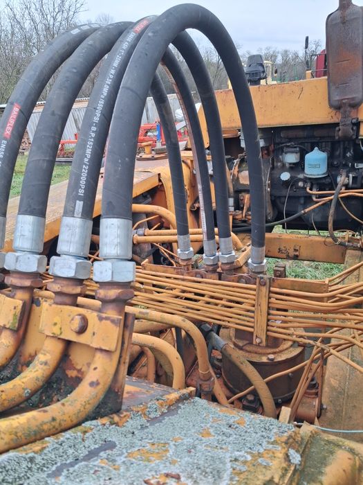 Продам ескаватор.