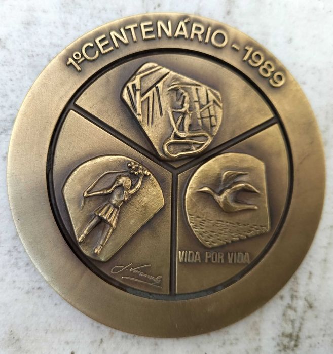 Medalhas alusivas a Associações de Bombeiros.