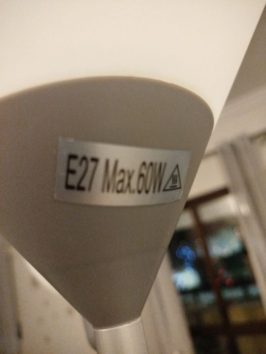 Candeeiro de pé como novo