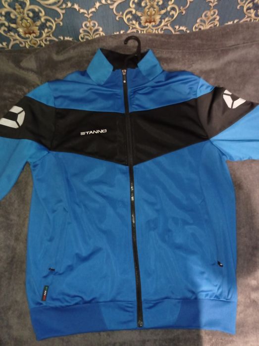 Новий спортивний костюм.