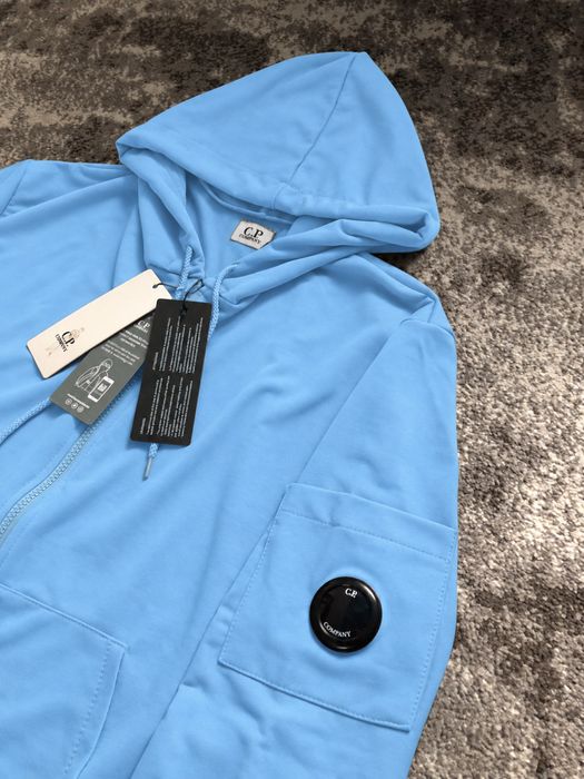 В україні, CP company зіп-худі блакитна з лінзою
