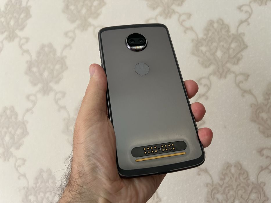 Моторола Moto Z2 force. Легенда - не бʼється!