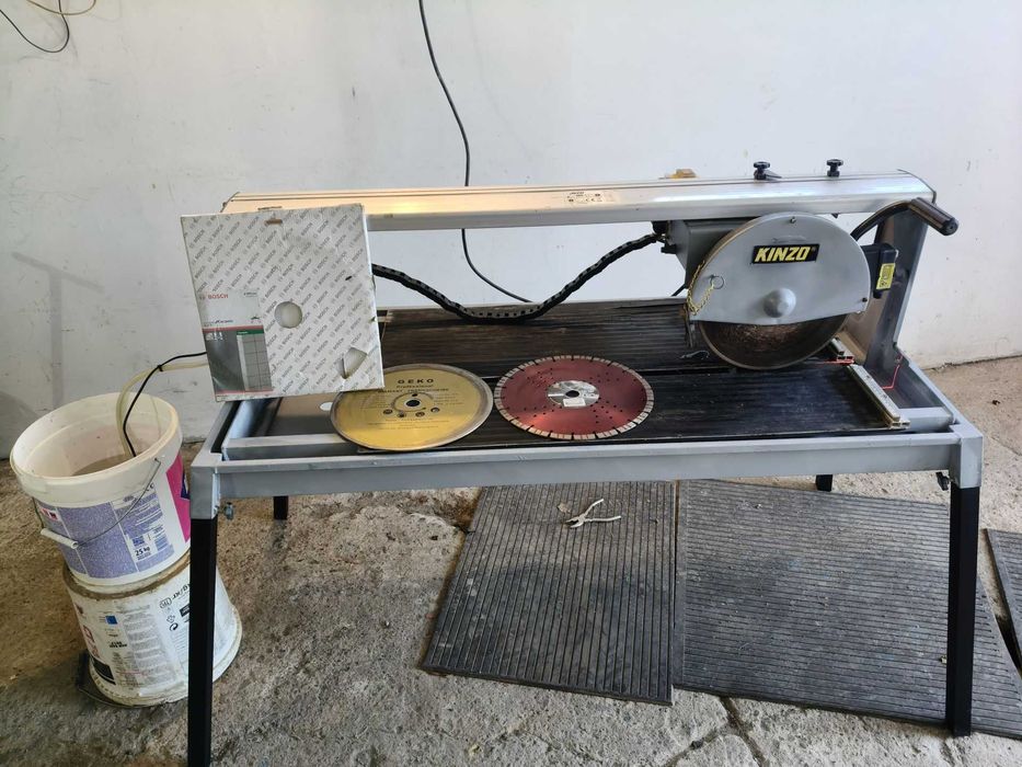 duży stół do cięcia płytek na mokro