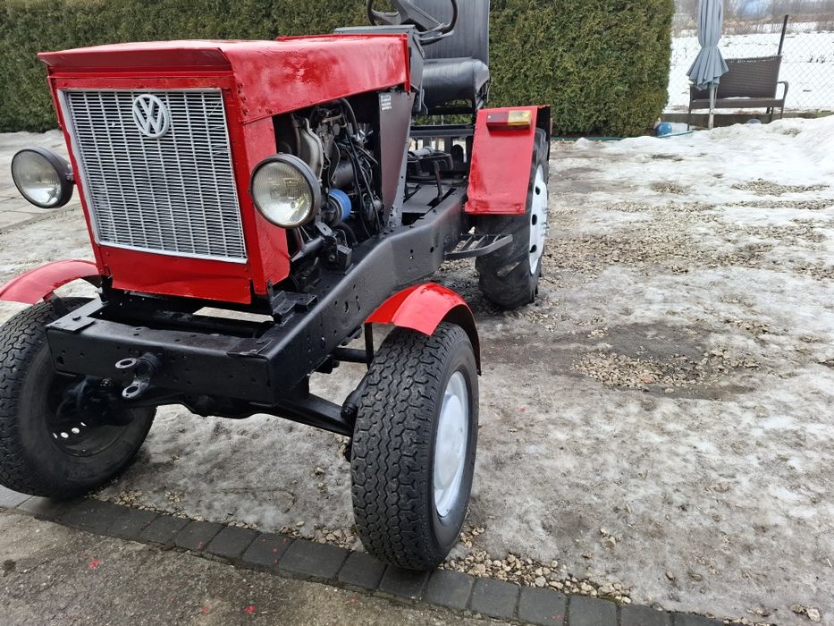 Traktorek sam ciagniczek sam