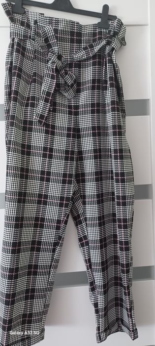 Spodnie w kratkę damskie