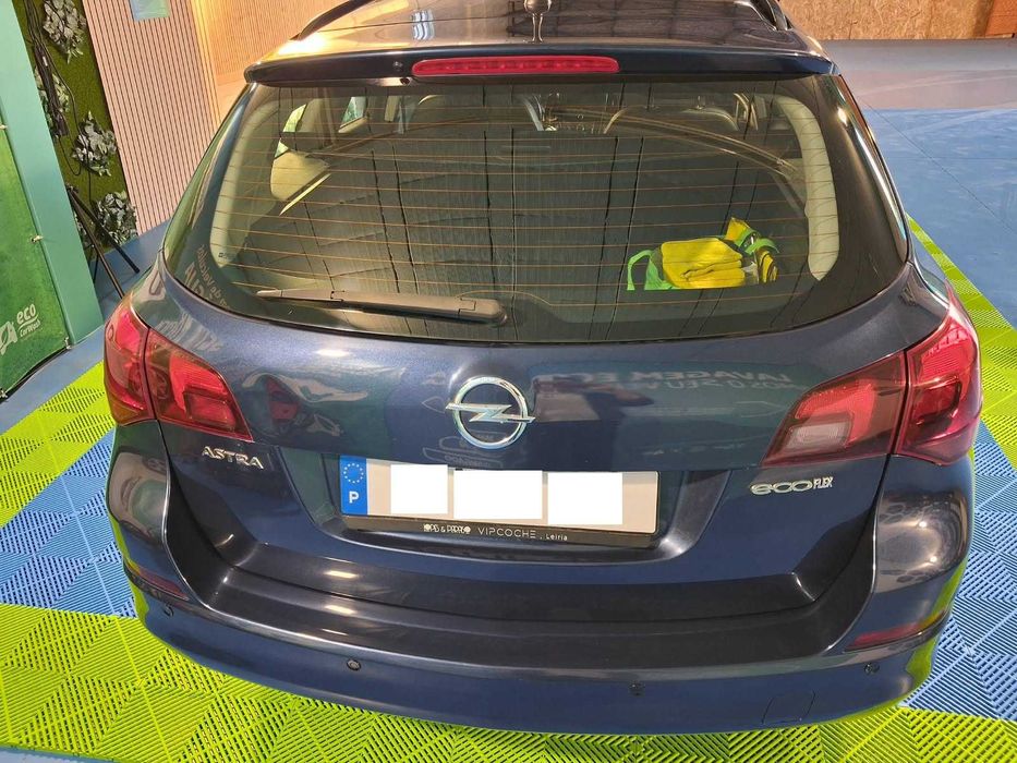 Opel Astra Sports Tourer 1.3 CDTI Cosmo - Muito Bem Equipada! — photo 4