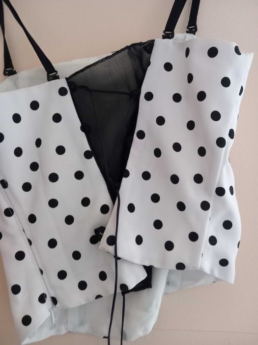 Komplet w grochy-gorset i spódnica