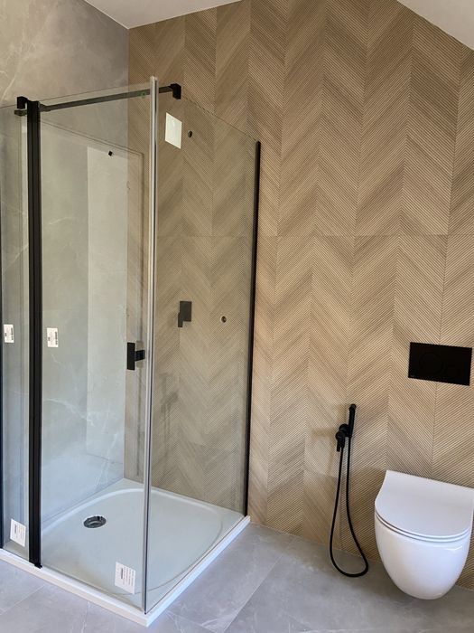 Wykończenie łazienki. Układanie płytek. Remont łazienki.