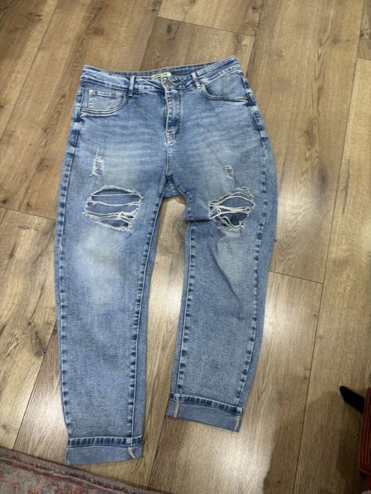 Spodnie damskie jeansowe.