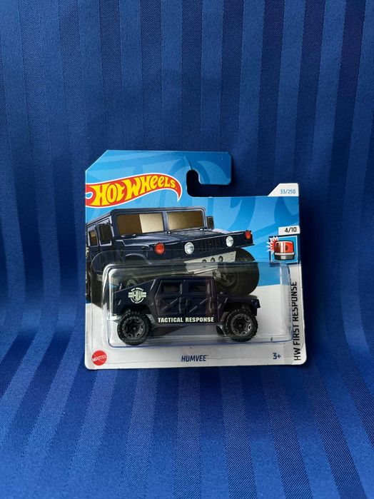 Hot wheels humvee and count muscula 1:64