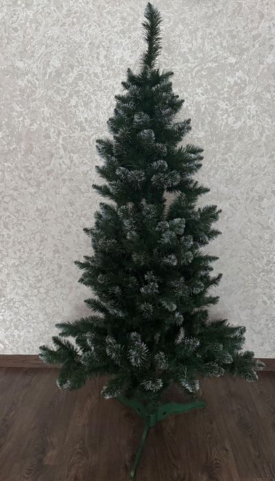 Ялинка Версаль із засніженими кінчиками