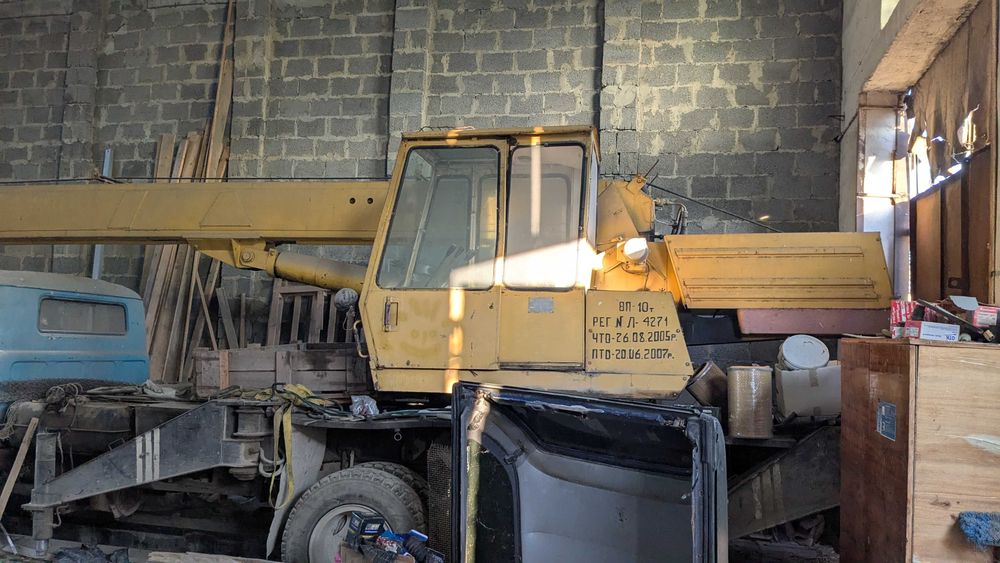 Кран  на базі ЗІЛ 133